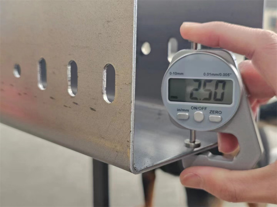 <b>镀锌电缆桥架</b>