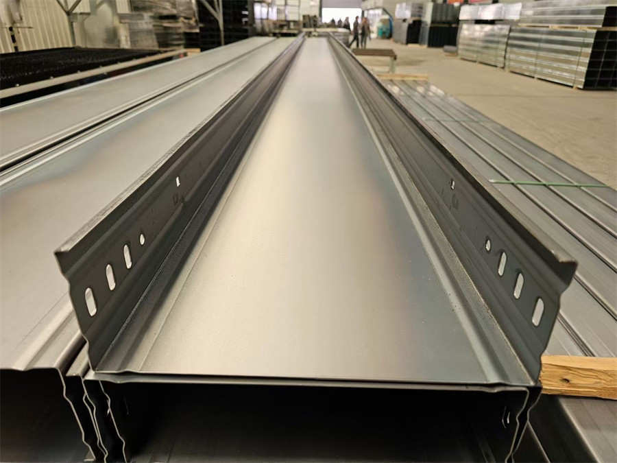 <b>镀锌电缆桥架</b>